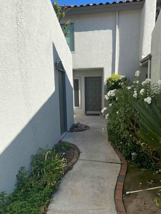 38916 Pso De Oro in Murrieta, CA - Foto de edificio