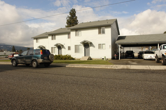 801 N Grant St in Post Falls, ID - Foto de edificio - Building Photo