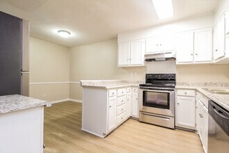 34 Oak Glen Dr in Greenville, SC - Building Photo - Building Photo