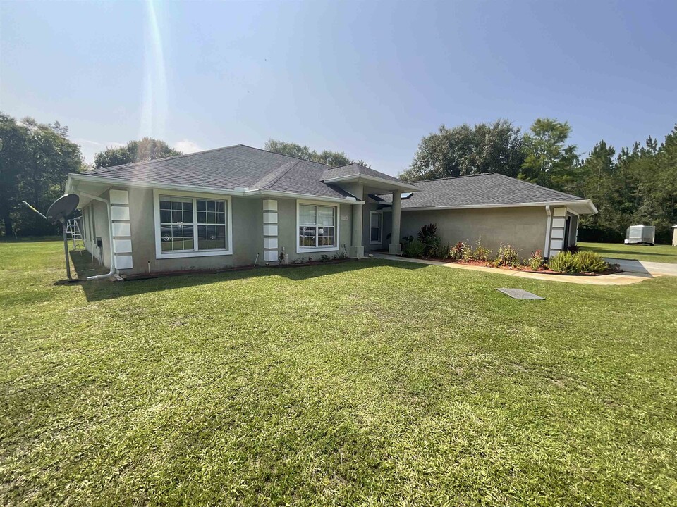 10275 Gregory Ave in Hastings, FL - Building Photo