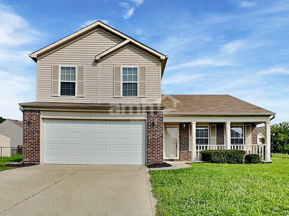 4372 Mahogany Dr in Greenwood, IN - Building Photo