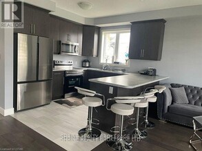 330 Edgevalley Rd in London, ON - Building Photo - Building Photo