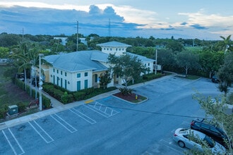 The Villas at Village Square in Delray Beach, FL - Building Photo - Building Photo