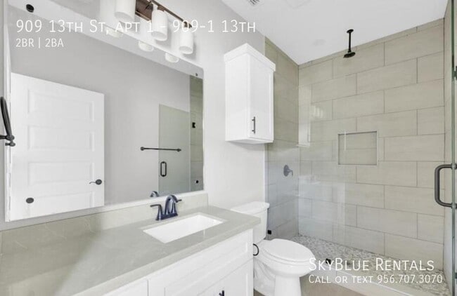 909 E 13th St in San Juan, TX - Foto de edificio - Building Photo