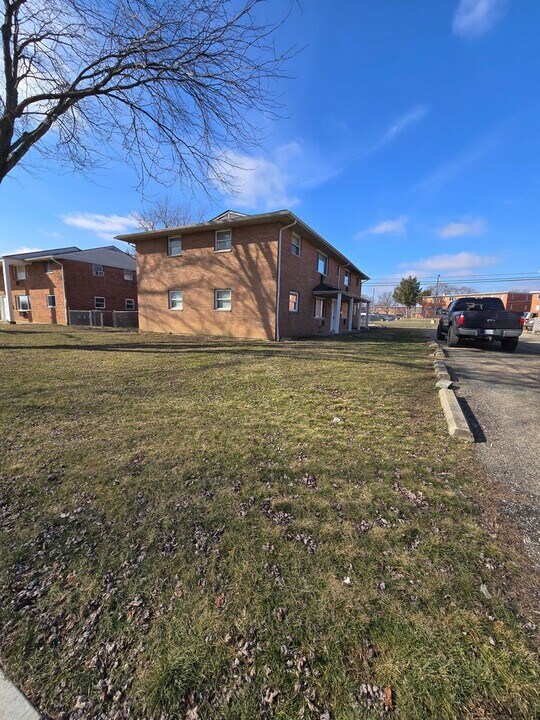 861 Kingsford Rd-Unit -D in Columbus, OH - Building Photo