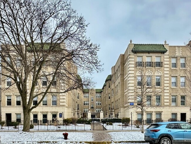 property at 4234 N Paulina