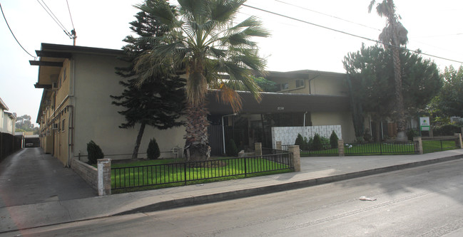 Copa de Oro in North Hollywood, CA - Foto de edificio - Building Photo