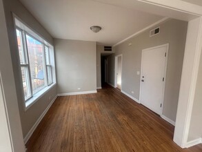 4256 W Addison St, Unit 2F in Chicago, IL - Building Photo - Building Photo