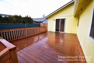 5051 Forsythia St in Springfield, OR - Building Photo - Building Photo