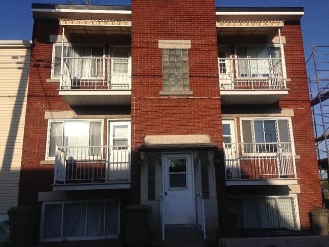property at 794 5E Av
