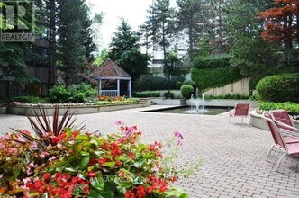 1300 Islington Ave in Toronto, ON - Building Photo - Building Photo