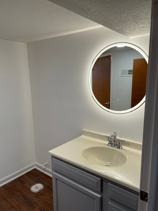property at 1217 Scott Ave
