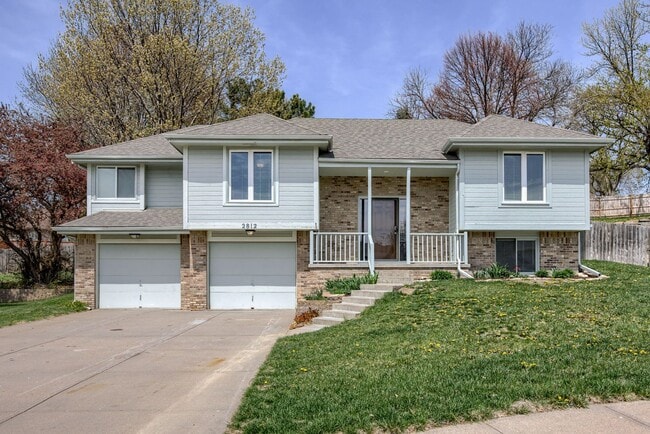 property at 2812 Courtney Cir
