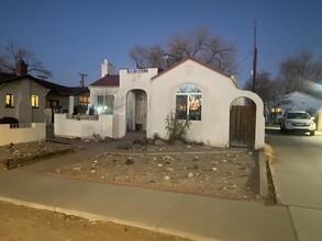 310 Harvard Dr SE in Albuquerque, NM - Foto de edificio - Building Photo