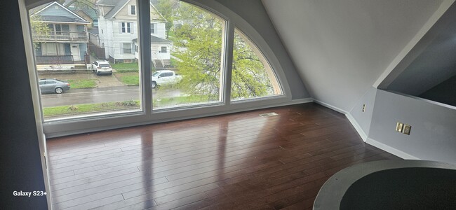 826 W 10th St, Unit Front unit