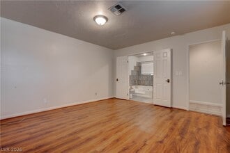 3905 Landsdown Pl in Las Vegas, NV - Building Photo - Building Photo