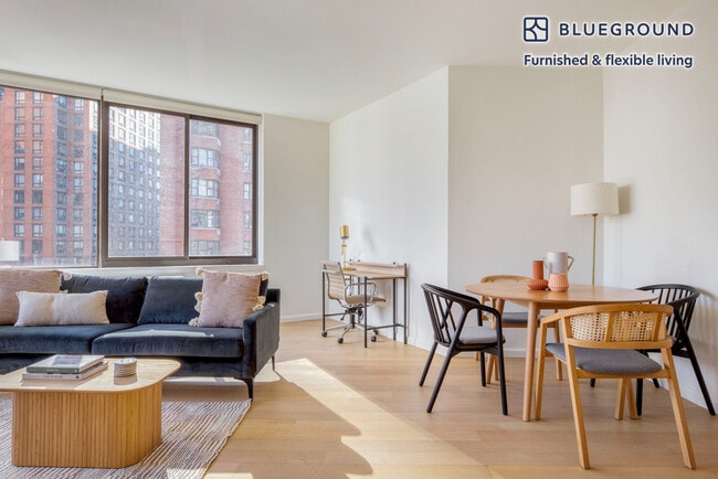 1 Union Square South in New York, NY - Building Photo - Building Photo