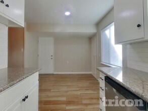 7646 22nd St in Sacramento, CA - Building Photo - Building Photo