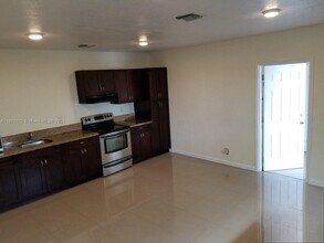 703 NW 6th St in Hallandale Beach, FL - Building Photo - Building Photo