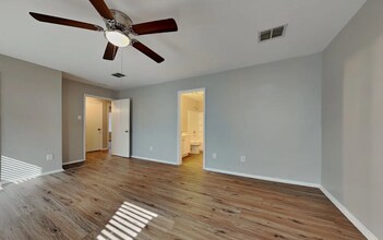 1501 Queens Brook Ln in Fort Worth, TX - Foto de edificio - Building Photo