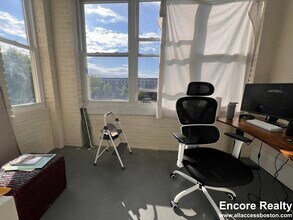 1642 Commonwealth Ave, Unit 4 in Boston, MA - Building Photo - Building Photo