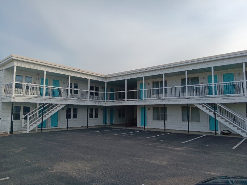8 Traynor St in Old Orchard Beach, ME - Foto de edificio