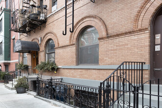 227 Bay St in Jersey City, NJ - Foto de edificio - Building Photo
