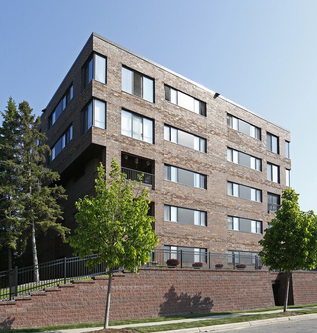 The Regency Condominiums in St. Paul, MN - Foto de edificio - Building Photo