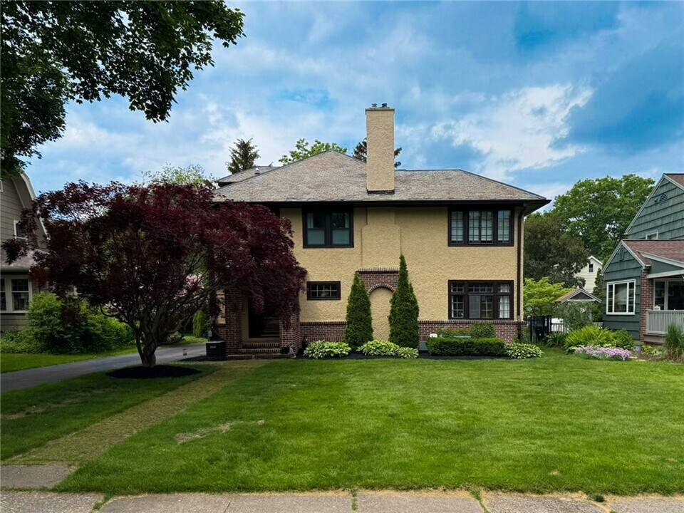 299 Beresford Rd in Rochester, NY - Building Photo