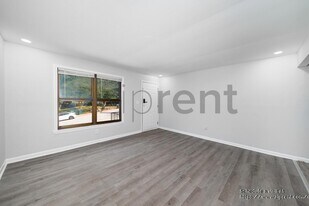 575 Springwood Dr in Forest Park, GA - Building Photo