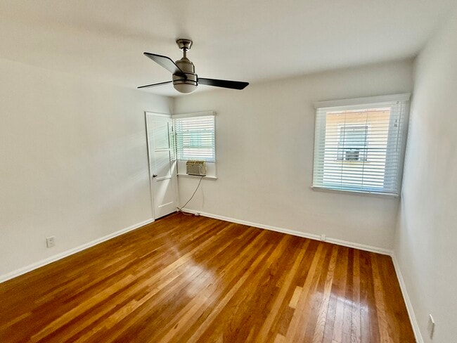 11152-11154 Morrison St in North Hollywood, CA - Foto de edificio - Building Photo