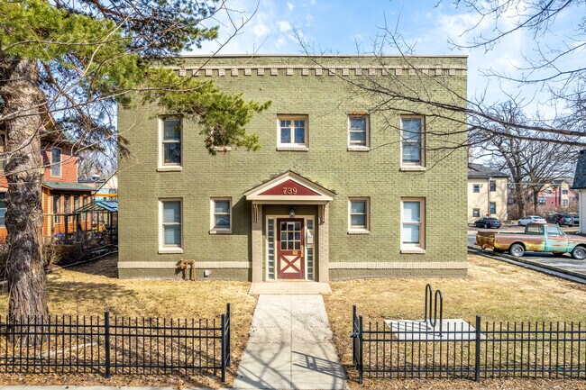 739 17th St in Des Moines, IA - Building Photo - Building Photo