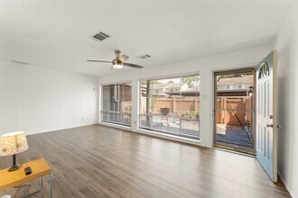 2329 Briarwest Blvd in Houston, TX - Building Photo - Building Photo