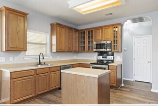 8711 Eagle Peak in Helotes, TX - Building Photo - Building Photo