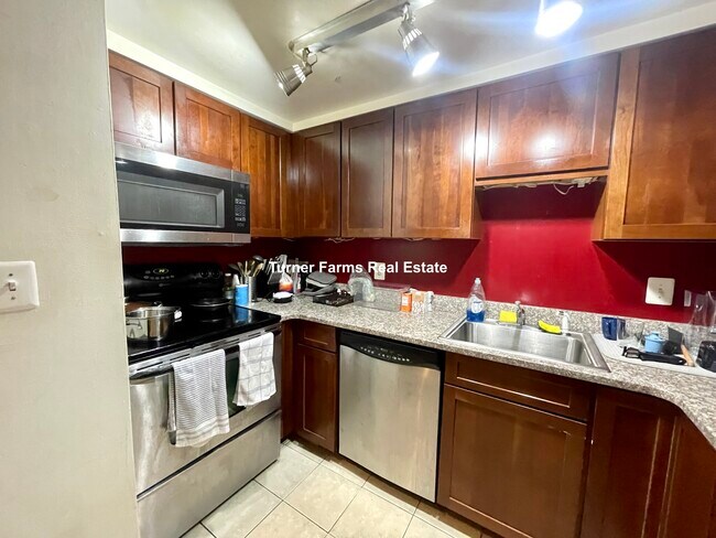 28 Symphony Rd, Unit 1 in Boston, MA - Foto de edificio - Building Photo