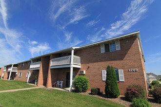 Maplewood in De Pere, WI - Foto de edificio - Building Photo