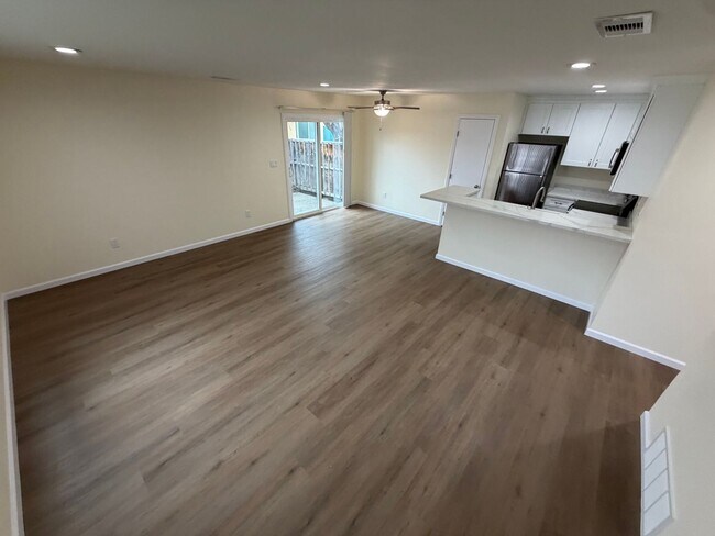 43324 Grimmer Blvd in Fremont, CA - Foto de edificio - Building Photo