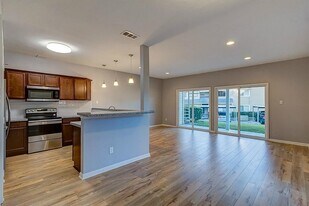 83 April Point Dr S in Montgomery, TX - Building Photo