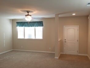 592 Mission De Oro Dr in Redding, CA - Building Photo - Building Photo