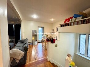 53 Lawn St, Unit 2F in Boston, MA - Foto de edificio - Building Photo