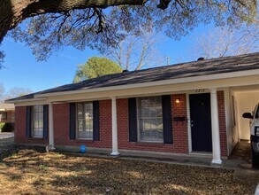 2210 W Algonquin Trail in Shreveport, LA - Building Photo - Building Photo