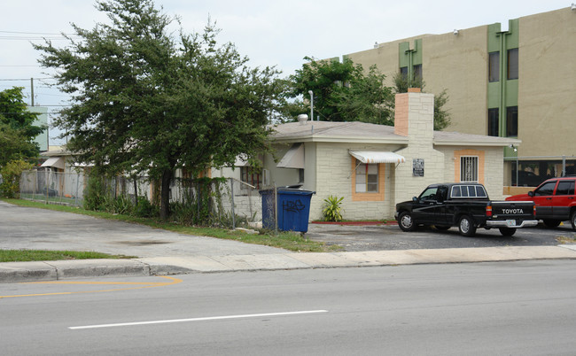 1921 SW 1st St in Miami, FL - Building Photo - Building Photo