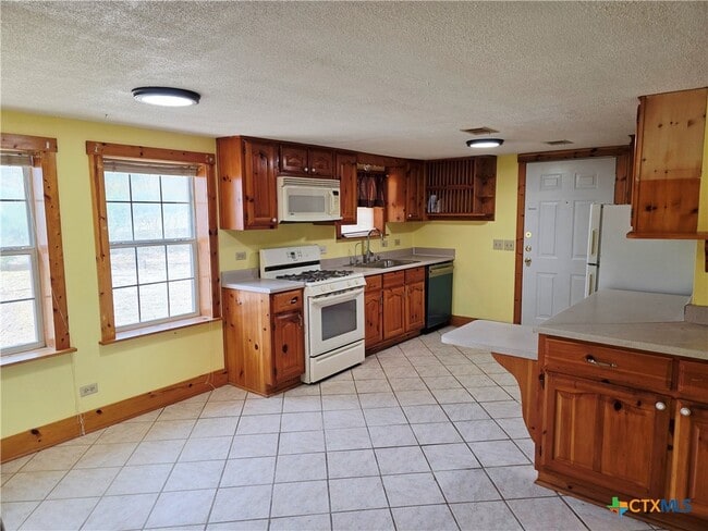 14942 Cedar Valley Rd in Salado, TX - Building Photo - Building Photo