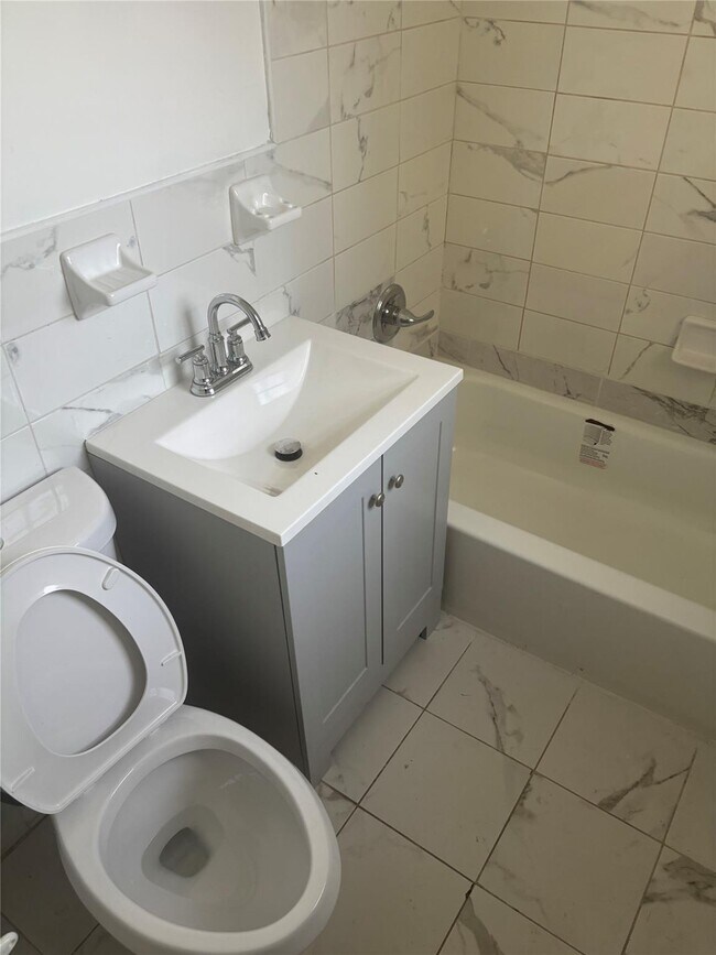 3229 Baychester Ave in Bronx, NY - Building Photo - Building Photo
