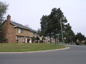 Crest on Providence in Charlotte, NC - Building Photo - Building Photo