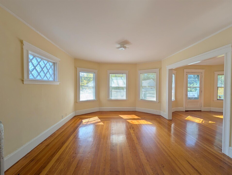 58 Monument St, Unit 58 in Medford, MA - Foto de edificio