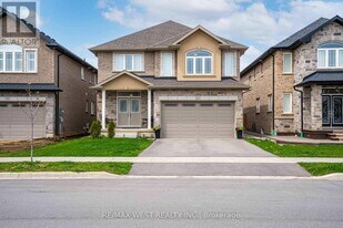 67 Robertson Rd in Hamilton, ON - Building Photo