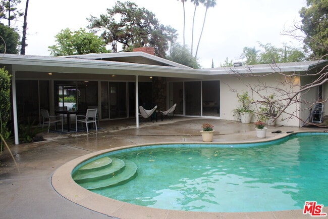 property at 282 Wigmore Dr