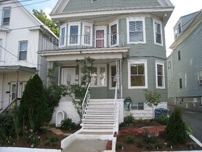 10 Evergreen Ave, Unit 2 in Somerville, MA - Foto de edificio - Building Photo