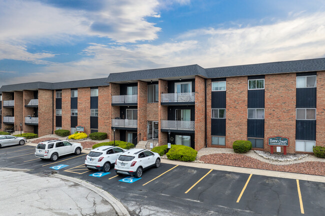 Saric Court Condominiums in Highland, IN - Building Photo - Building Photo